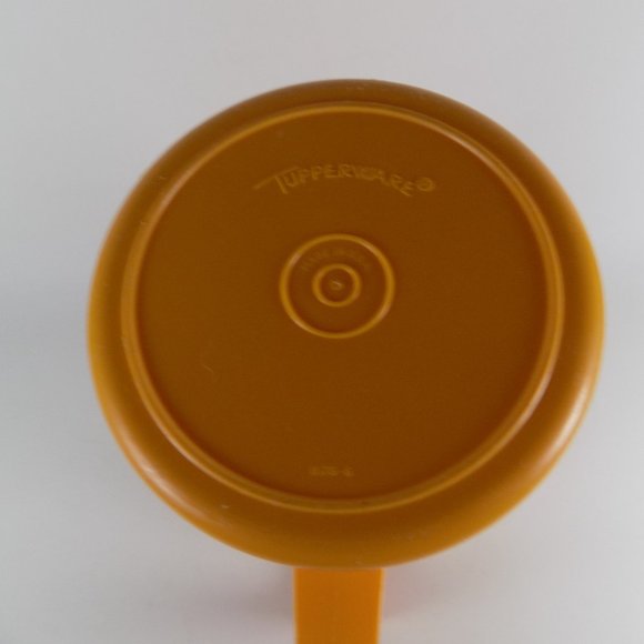 Vintage Yellow Tupperware Push Button Pitcher Collectible Kitchenware - Picture 5 of 6